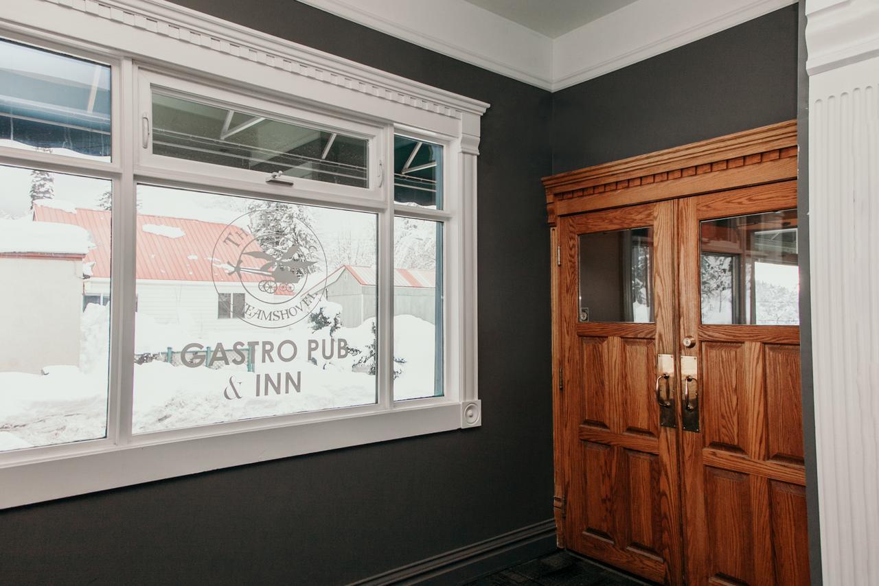The Flying Steamshovel Inn Росленд Екстериор снимка