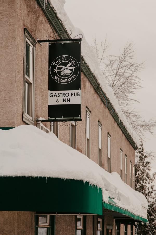 The Flying Steamshovel Inn Росленд Екстериор снимка